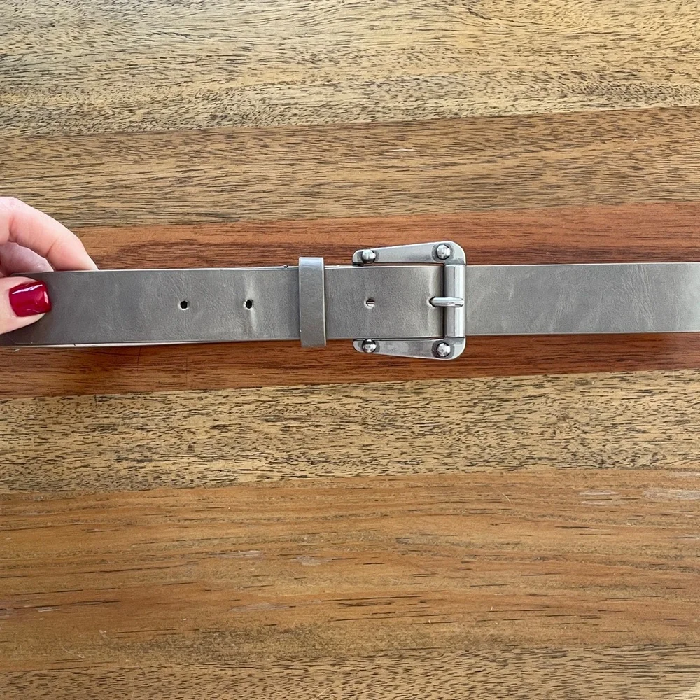 Woman’s Steve Madden Gray Belt